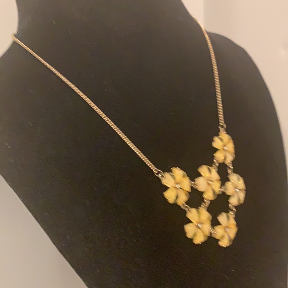 Aldo necklace gold tone flowers. - Picture 3 of 5